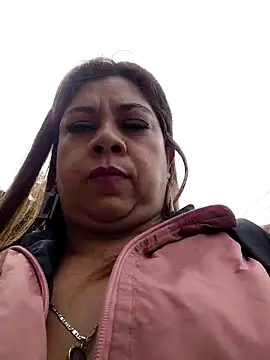 Snapshot of Laura-Hernandez chatting on 10.31.25 Laura-Hernandez online show from 10.31.25