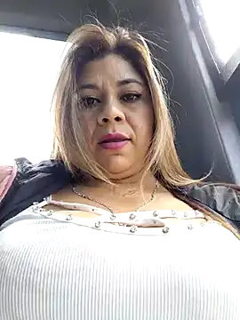 Snapshot of Laura-Hernandez chatting on 11.08.25 Laura-Hernandez online show from 11.08.25