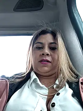 Snapshot of Laura-Hernandez chatting on 11.12.25 Laura-Hernandez online show from 11.12.25