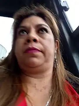 Snapshot of Laura-Hernandez chatting on 11.14.25 Laura-Hernandez online show from 11.14.25