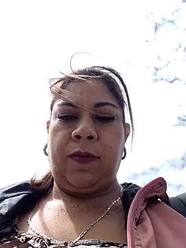 Snapshot of Laura-Hernandez chatting on 11.17.25 Laura-Hernandez online show from 11.17.25