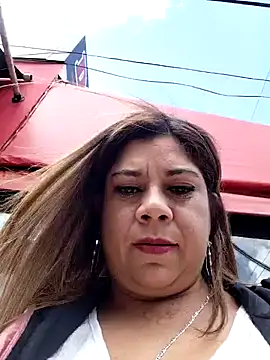 Snapshot of Laura-Hernandez chatting on 11.18.25 Laura-Hernandez online show from 11.18.25