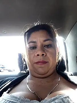 Snapshot of Laura-Hernandez chatting on 11.22.25 Laura-Hernandez online show from 11.22.25