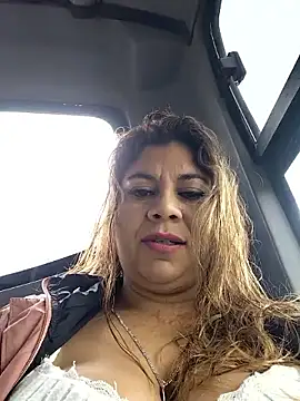 Snapshot of Laura-Hernandez chatting on 12.05.25 Laura-Hernandez online show from 12.05.25