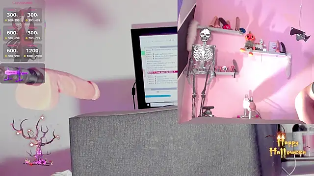 Snapshot of kira_touka chatting on 10.30.25 kira touka online show from 10.30.25