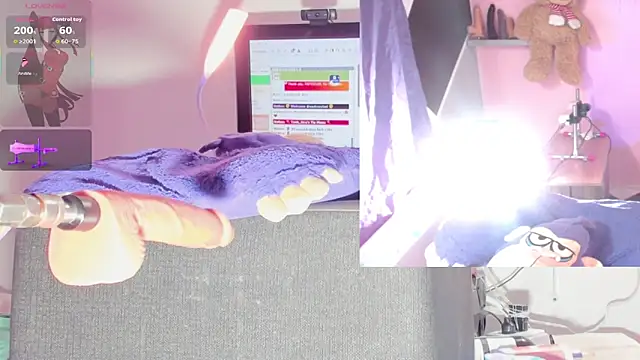 Snapshot of kira_touka chatting on 11.24.25 kira touka online show from 11.24.25