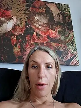 Snapshot of YourJuliena chatting on 02.25.25 YourJuliena online show from 02.25.25