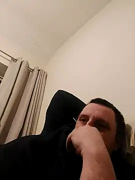 Snapshot of HE-M123 chatting on 12.21.24 HE-M123 online show from 12.21.24