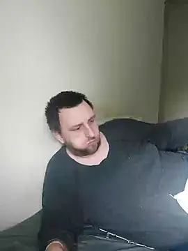 Snapshot of HE-M123 chatting on 01.04.25 HE-M123 online show from 01.04.25