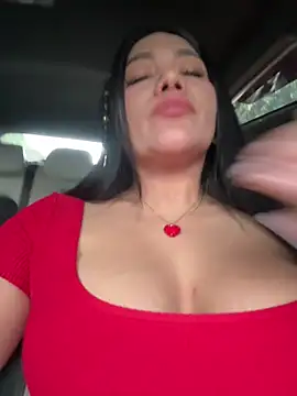 Snapshot of Abril10_ chatting on 11.10.25 Abril10 online show from 11.10.25