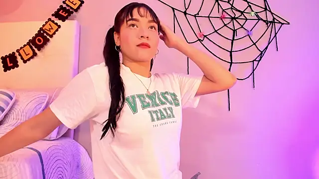 Maia W10 online show from 10.30.25