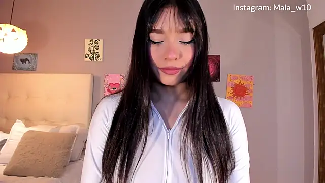 Snapshot of Maia_W10 chatting on 06.27.26 Maia W10 online show from 06.27.26
