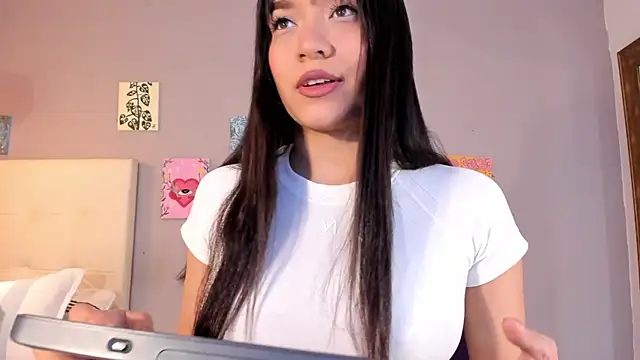 Snapshot of Maia_W10 chatting on 06.28.26 Maia W10 online show from 06.28.26