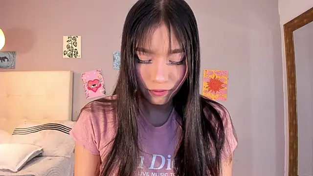 Snapshot of Maia_W10 chatting on 07.04.26 Maia W10 online show from 07.04.26