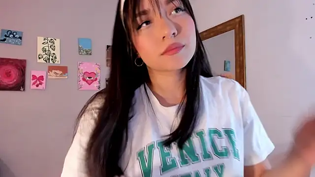 Snapshot of Maia_W10 chatting on 07.25.26 Maia W10 online show from 07.25.26