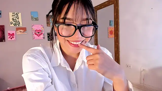 Snapshot of Maia_W10 chatting on 07.27.26 Maia W10 online show from 07.27.26