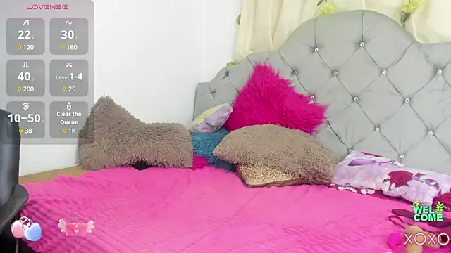 Snapshot of lubigtits chatting on 12.30.24 lubigtits online show from 12.30.24