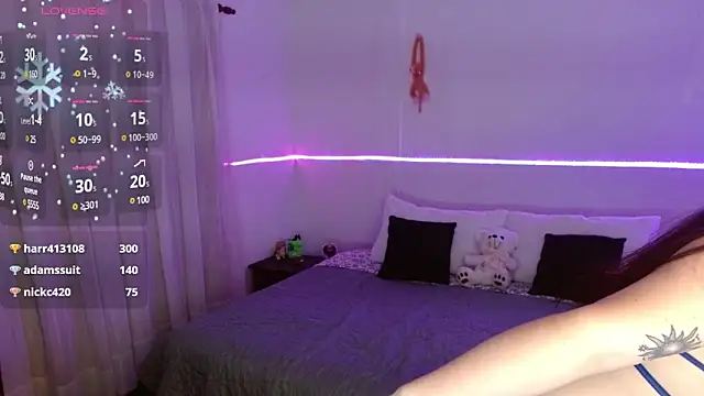 Snapshot of juaniblue chatting on 12.10.24 juaniblue online show from 12.10.24