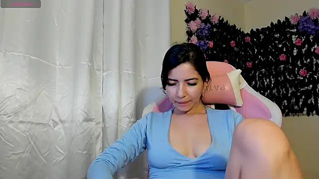 sweetieandjuicyy online show from 12.21.25