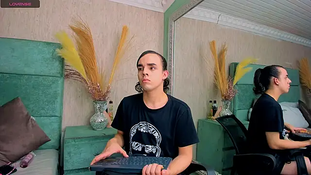 JustinePerry online show from 10.12.25