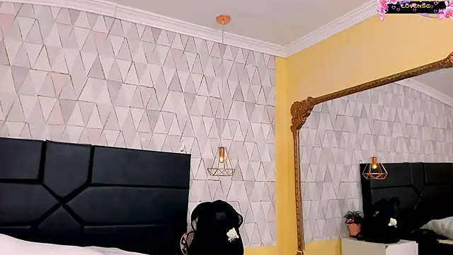 JustinePerry online show from 04.21.26