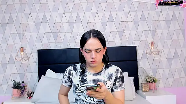 JustinePerry online show from 04.28.26