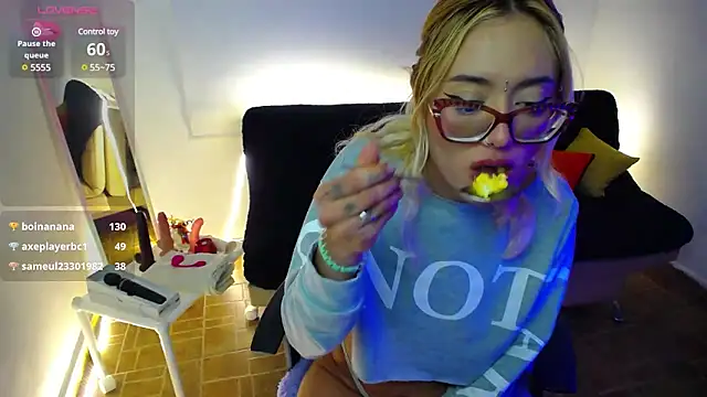 Snapshot of 911Calling chatting on 12.10.24 911Calling online show from 12.10.24