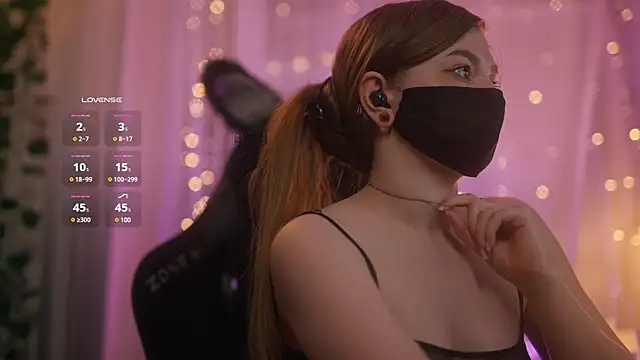 Snapshot of aarimass chatting on 02.19.25 aarimass online show from 02.19.25