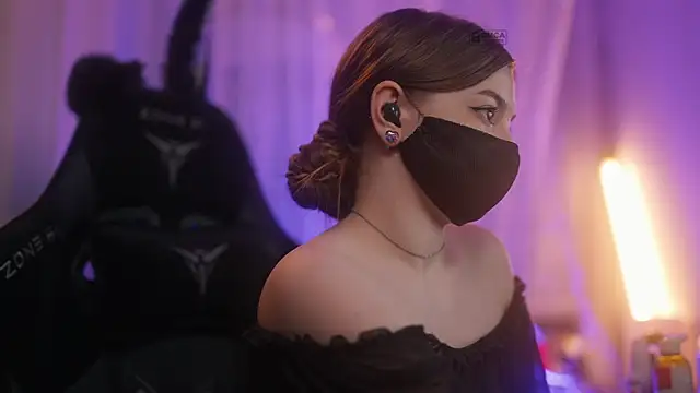 Snapshot of aarimass chatting on 02.28.25 aarimass online show from 02.28.25