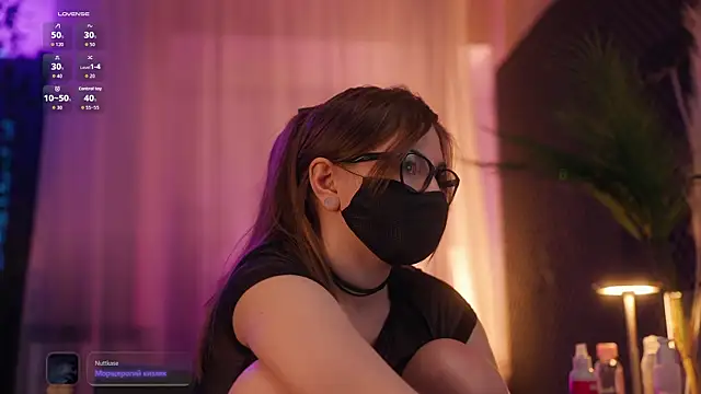 Snapshot of aarimass chatting on 10.29.25 aarimass online show from 10.29.25