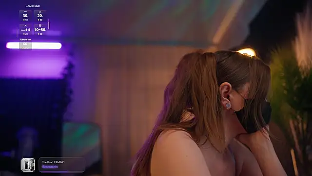 Snapshot of aarimass chatting on 11.26.25 aarimass online show from 11.26.25