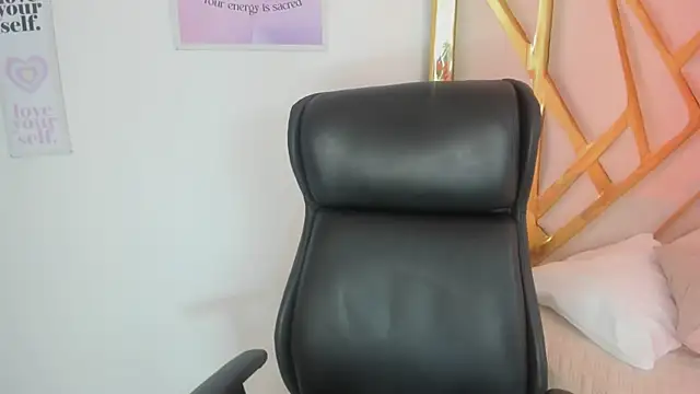 LanaJones  online show from 06.04.26
