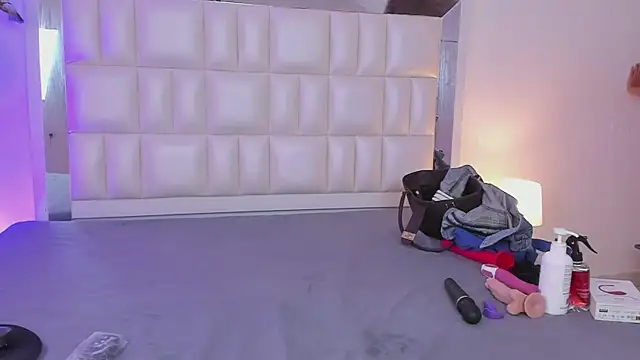 Snapshot of Alhana_pulido chatting on 12.18.24 Alhana pulido online show from 12.18.24