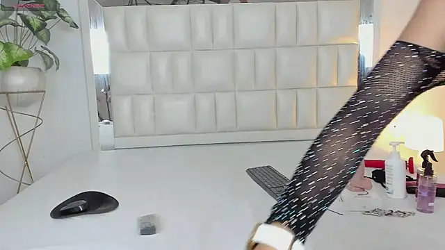 Snapshot of Alhana_pulido chatting on 12.23.24 Alhana pulido online show from 12.23.24