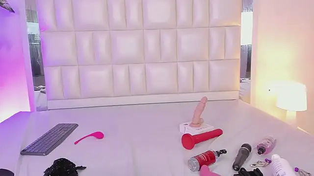 Snapshot of Alhana_pulido chatting on 12.24.24 Alhana pulido online show from 12.24.24