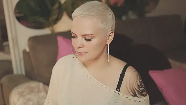 LikaBerry1 online show from 10.21.25