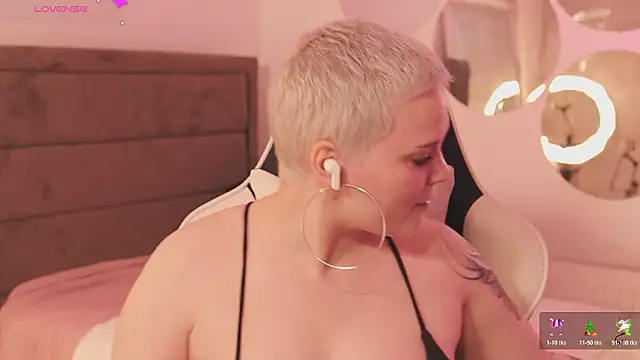 Snapshot of LikaBerry1 chatting on 02.10.26 LikaBerry1 online show from 02.10.26