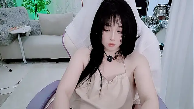 Snapshot of Vaness-a chatting on 12.19.25 Vaness-a online show from 12.19.25