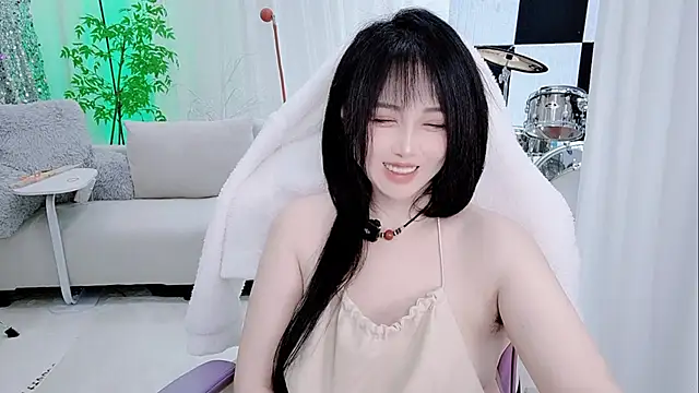 Snapshot of Vaness-a chatting on 12.20.25 Vaness-a online show from 12.20.25