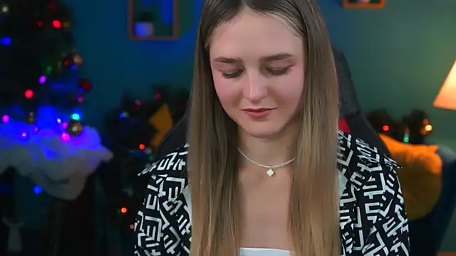 Snapshot of DeboraLarson chatting on 12.20.24 DeboraLarson online show from 12.20.24