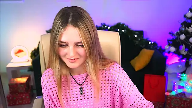 Snapshot of DeboraLarson chatting on 12.21.24 DeboraLarson online show from 12.21.24