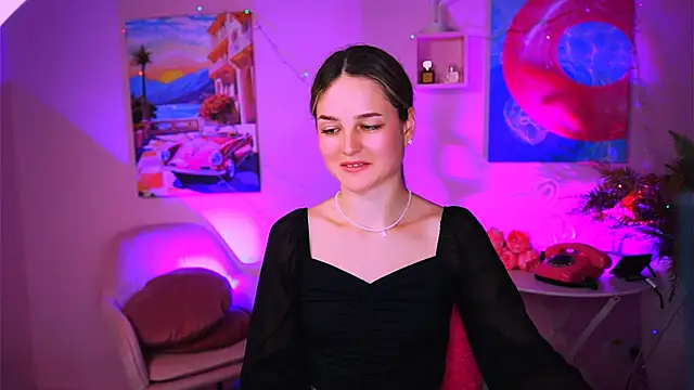 Snapshot of DeboraLarson chatting on 01.13.25 DeboraLarson online show from 01.13.25