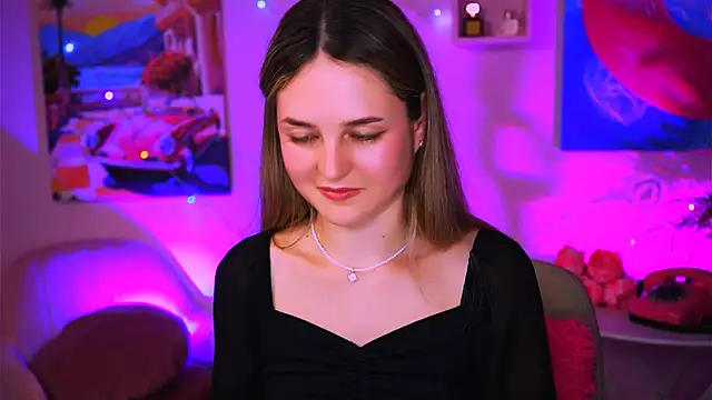 Snapshot of DeboraLarson chatting on 01.13.25 DeboraLarson online show from 01.13.25