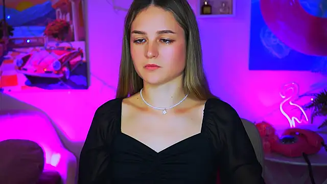 Snapshot of DeboraLarson chatting on 01.22.25 DeboraLarson online show from 01.22.25