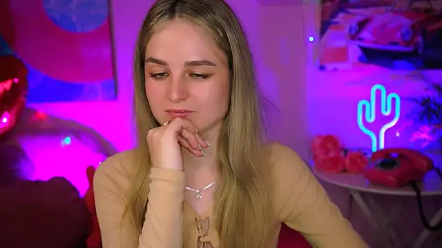 Snapshot of DeboraLarson chatting on 03.11.25 DeboraLarson online show from 03.11.25