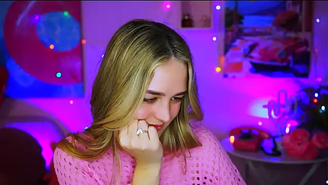 Snapshot of DeboraLarson chatting on 03.18.25 DeboraLarson online show from 03.18.25