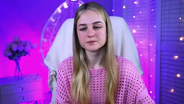 Snapshot of DeboraLarson chatting on 03.19.25 DeboraLarson online show from 03.19.25