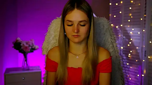 Snapshot of DeboraLarson chatting on 11.21.25 DeboraLarson online show from 11.21.25