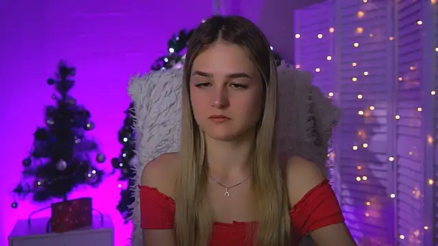 Snapshot of DeboraLarson chatting on 12.21.25 DeboraLarson online show from 12.21.25