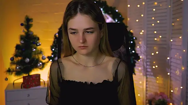 Snapshot of DeboraLarson chatting on 12.22.25 DeboraLarson online show from 12.22.25